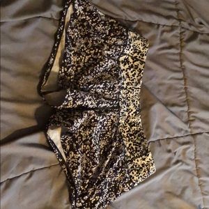 Lululemon 4 in run time shorts!